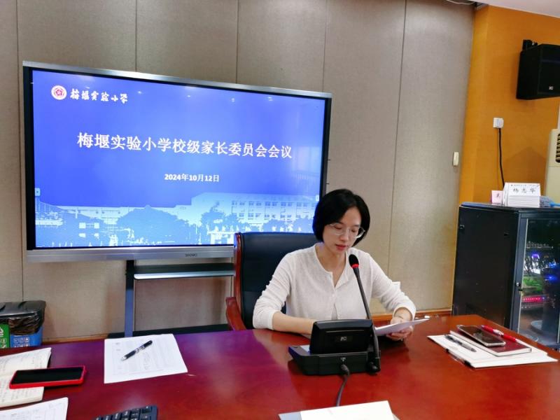 钮老师照片.jpg 钮老师照片.jpg