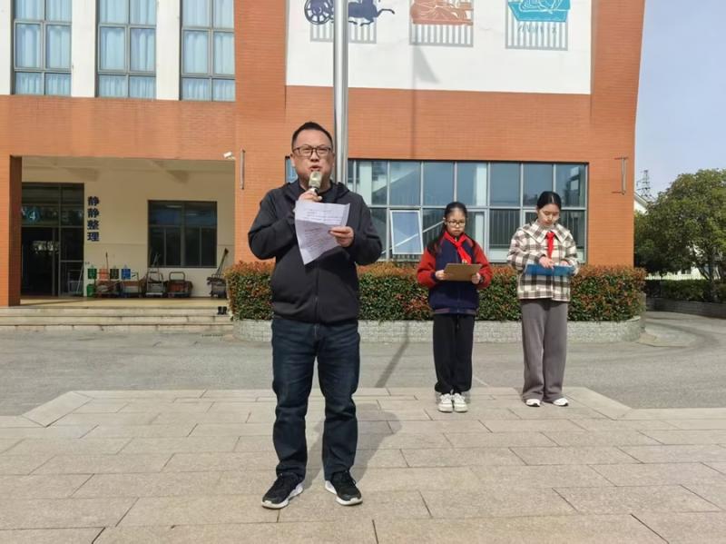 国旗下讲话.jpg 国旗下讲话.jpg