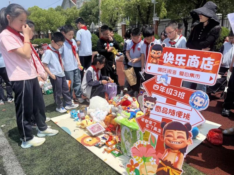 班级义卖2.jpg 班级义卖2.jpg