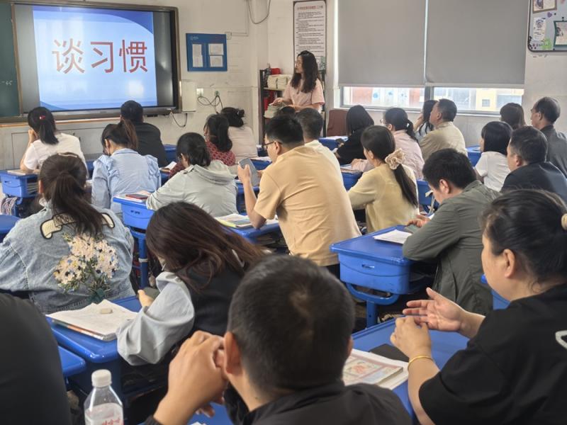 班级家长会.jpg 班级家长会.jpg