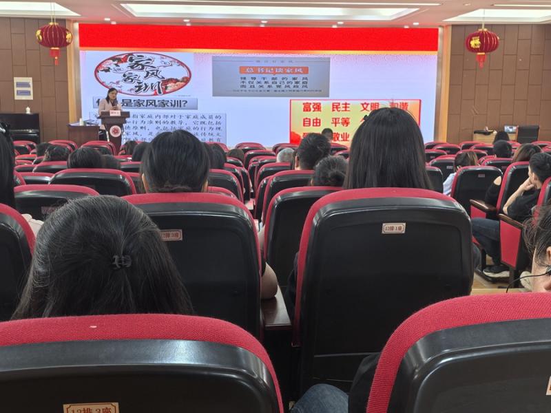 专家讲座2.jpg 专家讲座2.jpg