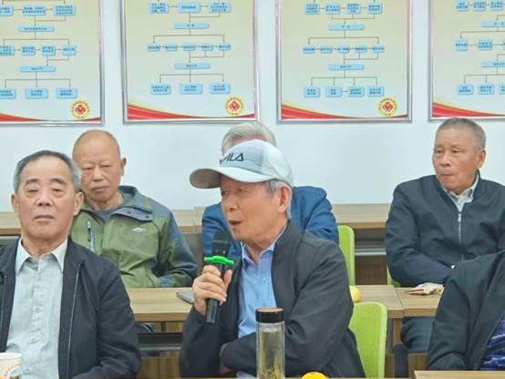 几个人在房间里 AI 生成的内容可能不正确。