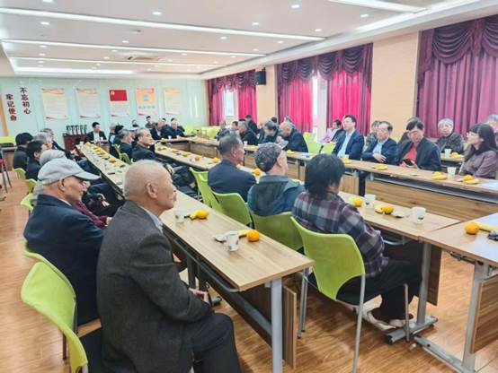 会议室里的人们 AI 生成的内容可能不正确。