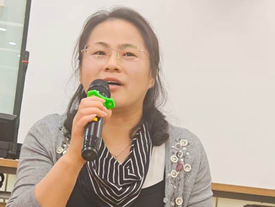 女人在吃东西 AI 生成的内容可能不正确。