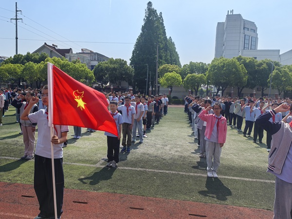 升旗仪式 (1)(1).jpg 升旗仪式 (1)(1).jpg